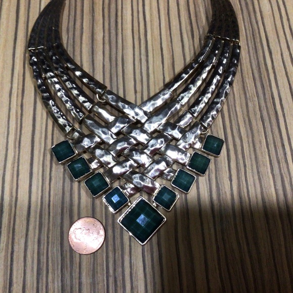 Troy Design, necklace and earring set in gold tone and green - Picture 5 of 7